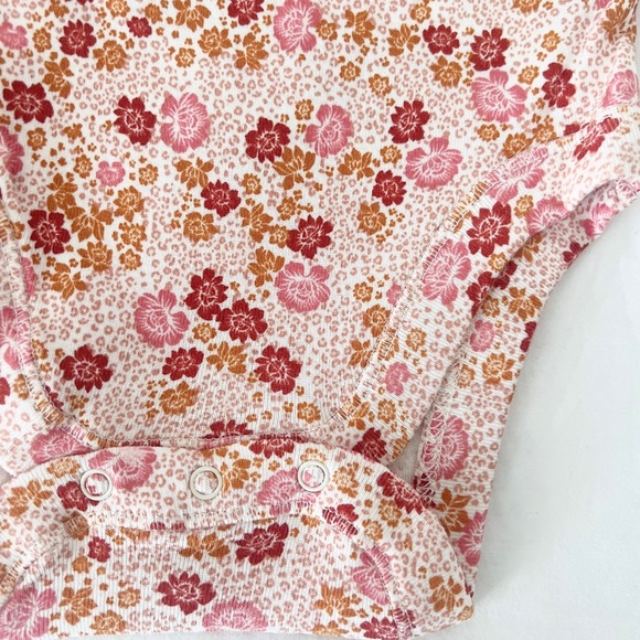 Old Navy 3-pack baby girl bodysuits - Picture 4 of 6